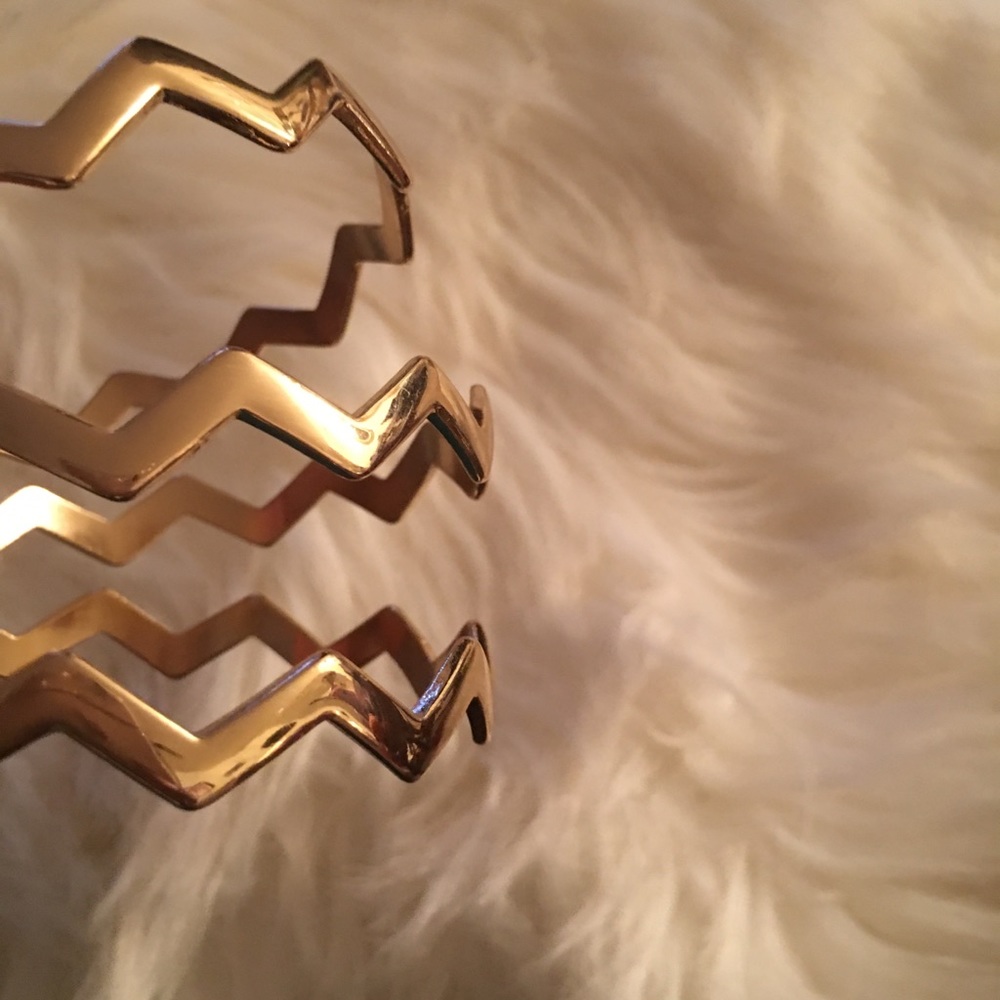 Gold colored bangles/bracelets - Picture 4 of 4